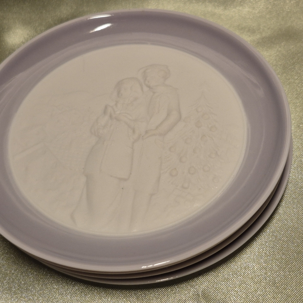 FOUR (4) Lladro 4" Collectible Carolers Plates All the Same. Lavendar